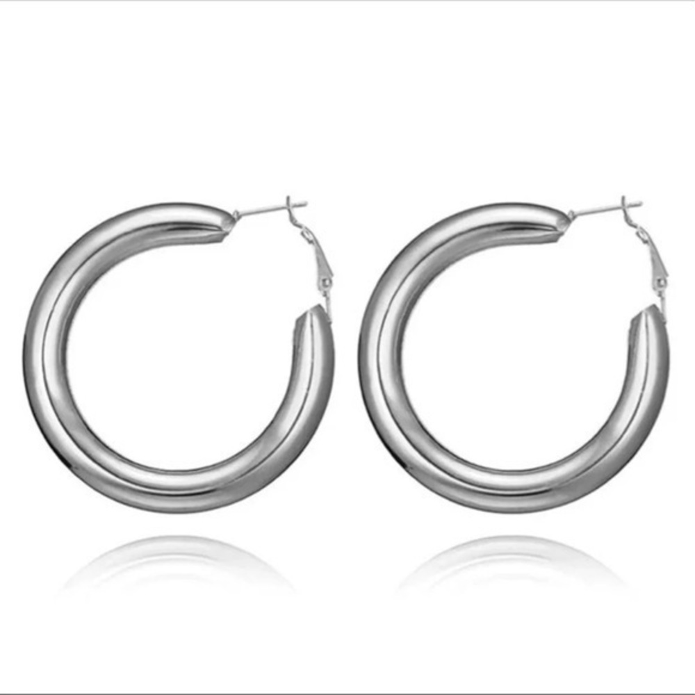 3/$30 🤍 Chunky Hoop Earrings
